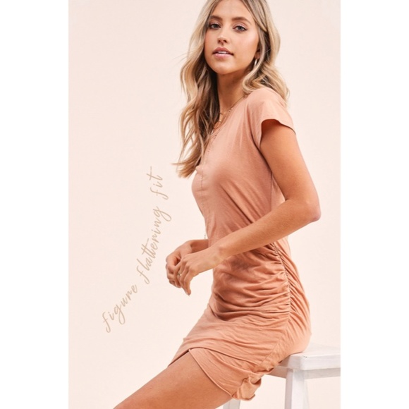 CLEARANCE Earth Parker Ruched Short Sleeve Tulip Hem Dress - Picture 2 of 3